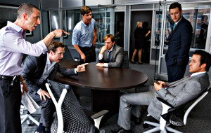 Jeremy Strong, Rafe Spall, Hamish Linklater, Steve Carell,  e Ryan Gosling in una scena di La grande scommessa